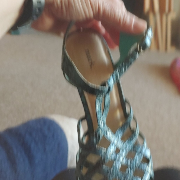 Avon Mark Brand Shoes - Picture 4 of 4